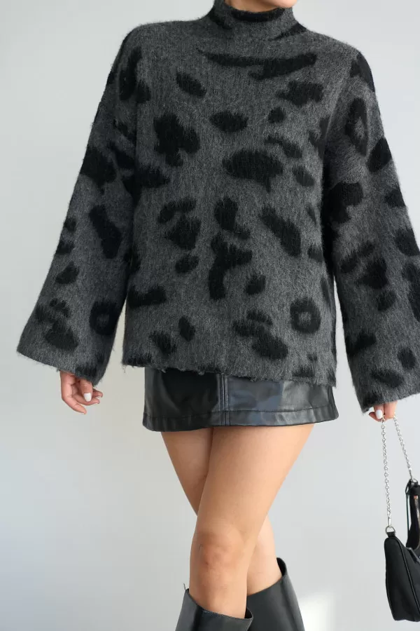 Antrasit Siyah Leopar Desenli Kadın Kazak