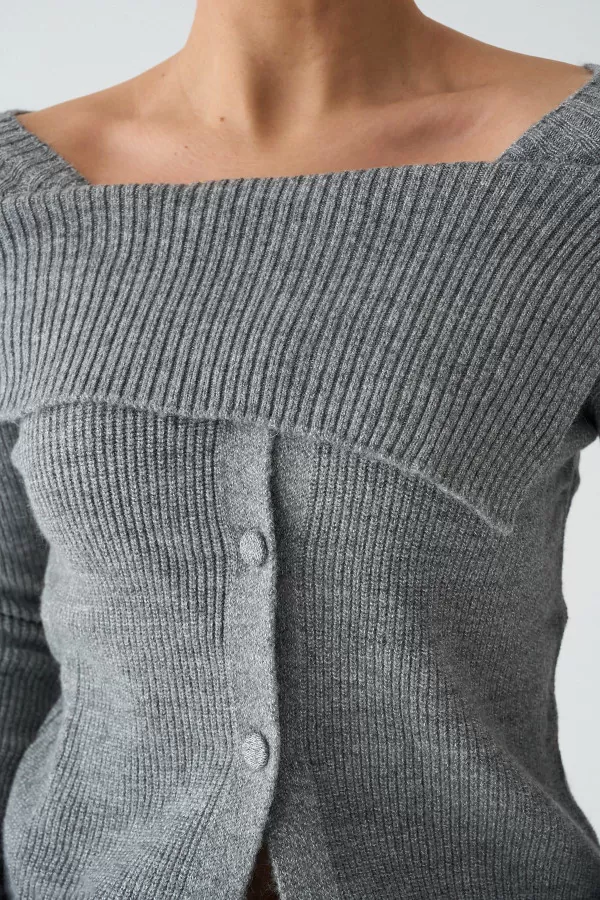 Asimetrik Yaka Düğmeli Gri Triko Kadın Kazak