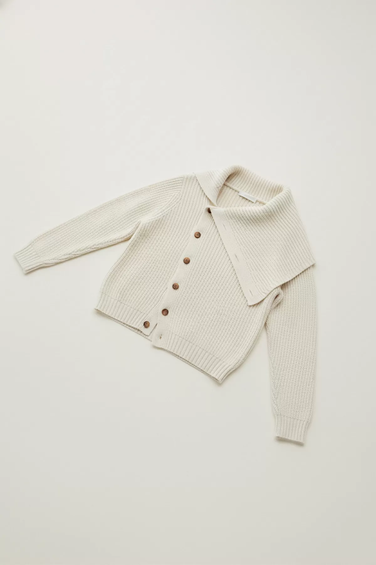 Asimetrik Balıkçı Yaka Ekru Örme Kadın Kazak