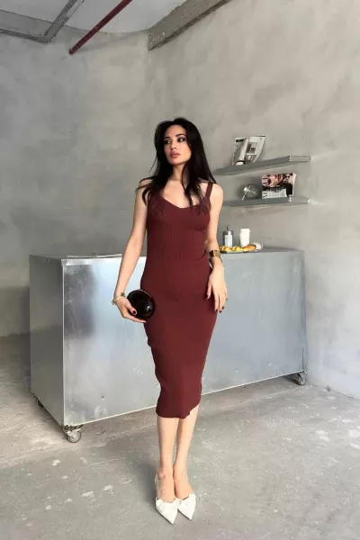 Askılı Kahverengi Triko Midi Elbise