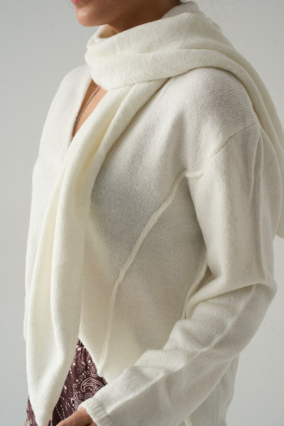 Atkı Detaylı Krem Kadın Kazak