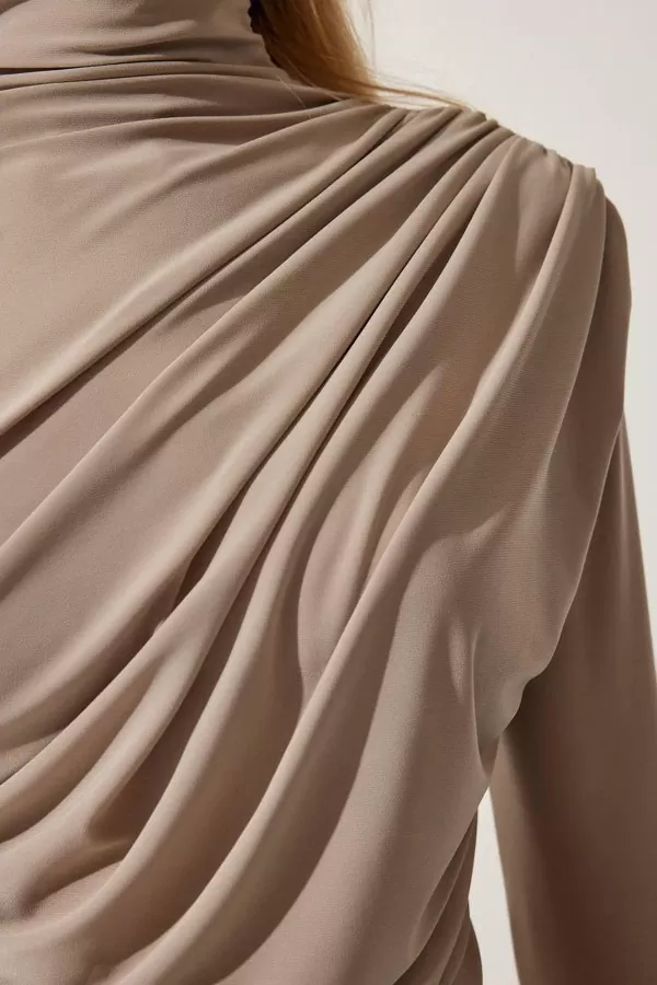 Balıkçı Yaka Drape Detaylı Bej Sandy Bluz
