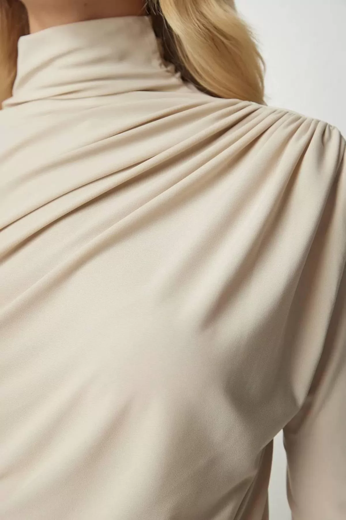Balıkçı Yaka Drape Detaylı Ekru Sandy Bluz