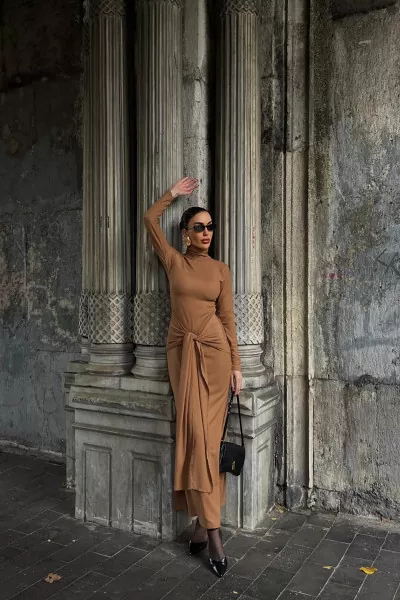 Balıkçı Yaka Kahverengi Bürümcük Kumaş Uzun Elbise