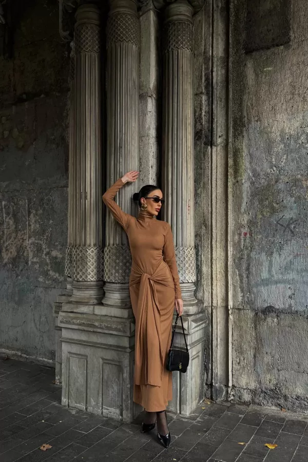 Balıkçı Yaka Kahverengi Bürümcük Kumaş Uzun Elbise