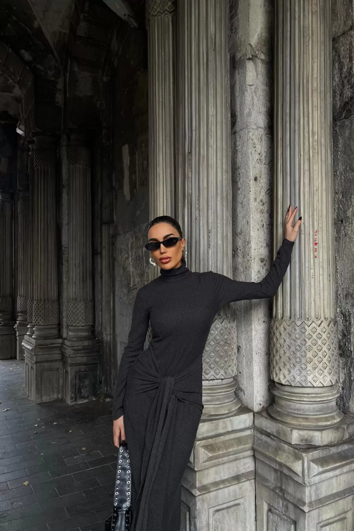 Balıkçı Yaka Siyah Bürümcük Kumaş Uzun Elbise