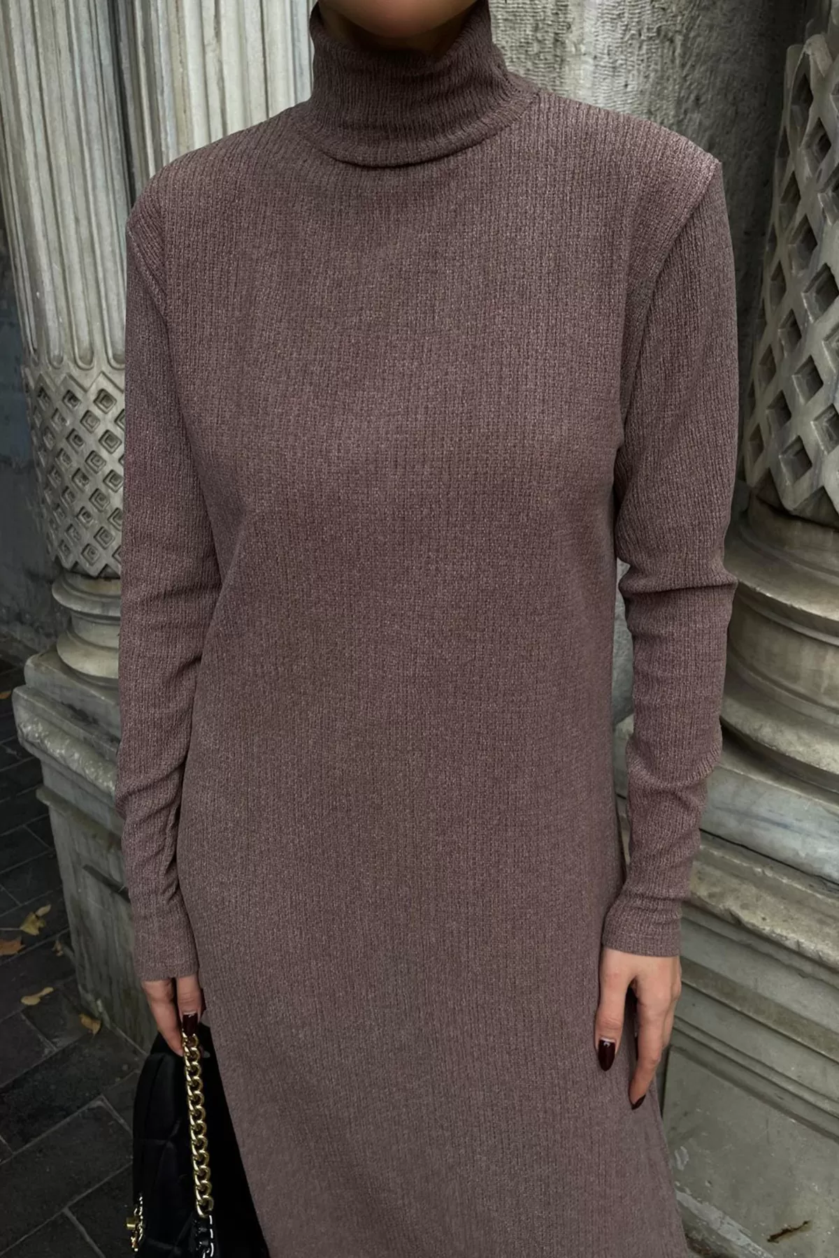 Balıkçı Yaka Sütlü Kahverengi Bürümcük Kumaş Uzun Elbise