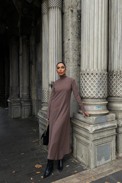 Balıkçı Yaka Sütlü Kahverengi Bürümcük Kumaş Uzun Elbise