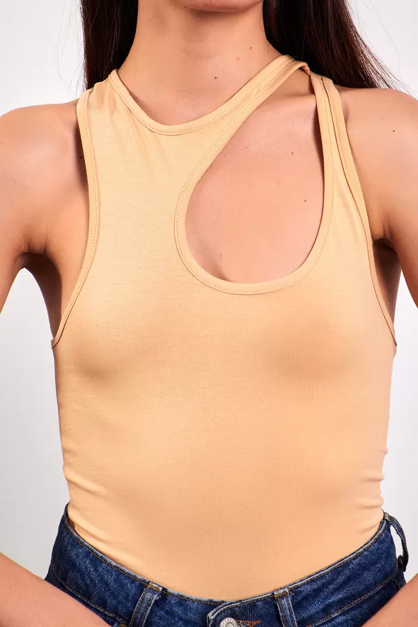 Asimetrik Pencere Detaylı Bej Kadın Atlet