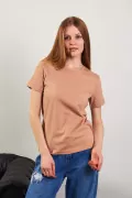 Bej Pamuklu Bisiklet Yaka Basic Kadın Tişört