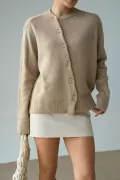 Krem Yünlü Asimetrik Düğme Kapamalı Kadın Hırka