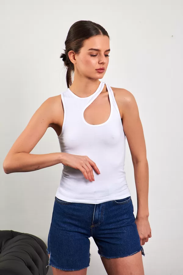 Asimetrik Pencere Detaylı Beyaz Kadın Atlet