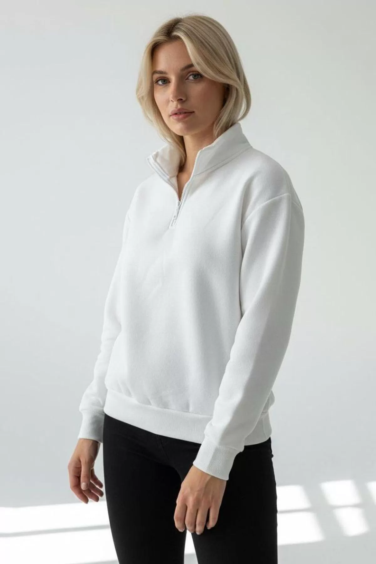 Beyaz Pamuklu Üç İplik Şardonlu Kadın Sweatshirt