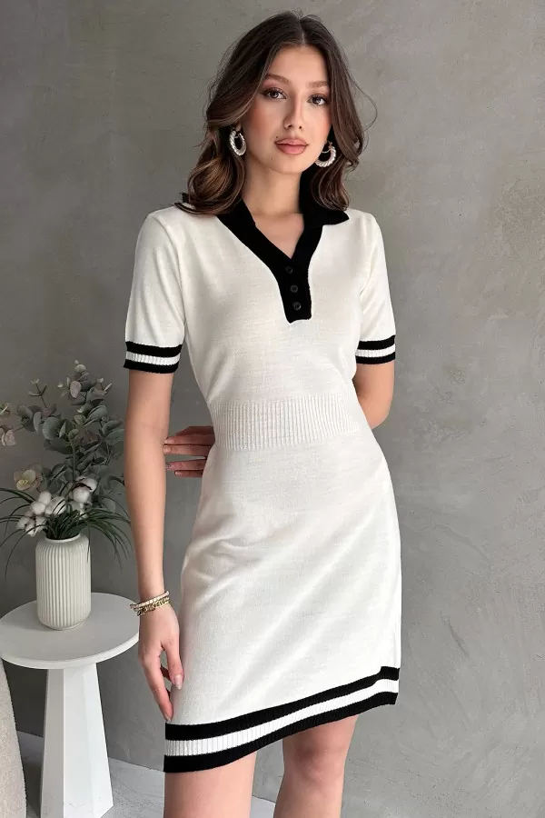 Beyaz Siyah Triko Gömlek Yaka Kısa Elbise