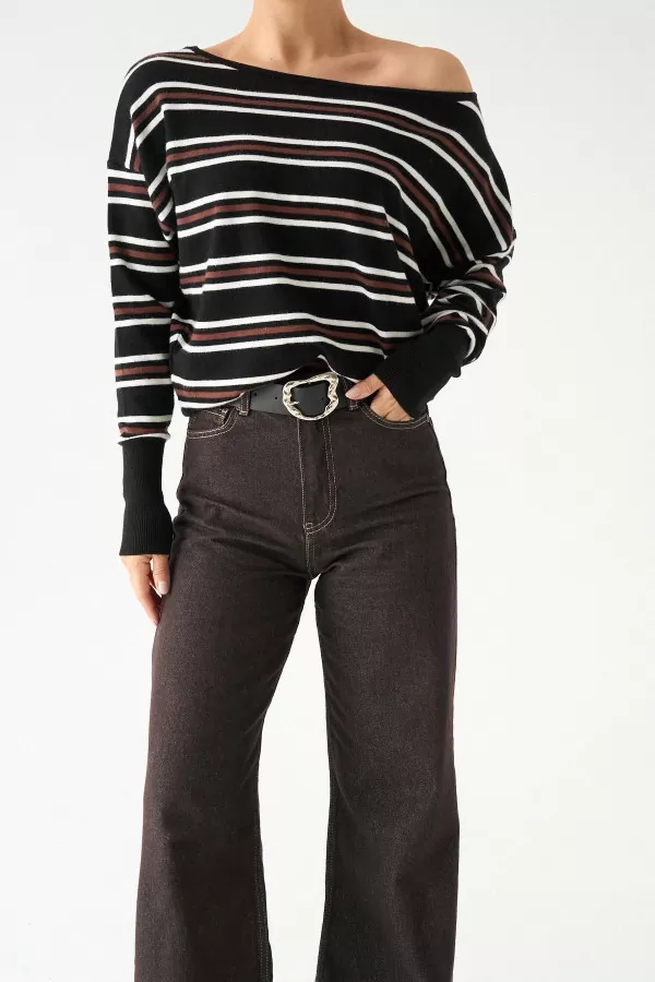 Çizgili Kayık Yaka Siyah Kadın Kazak