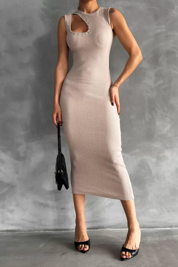 Damla Pencere Detaylı Taşlı Bej Midi Elbise