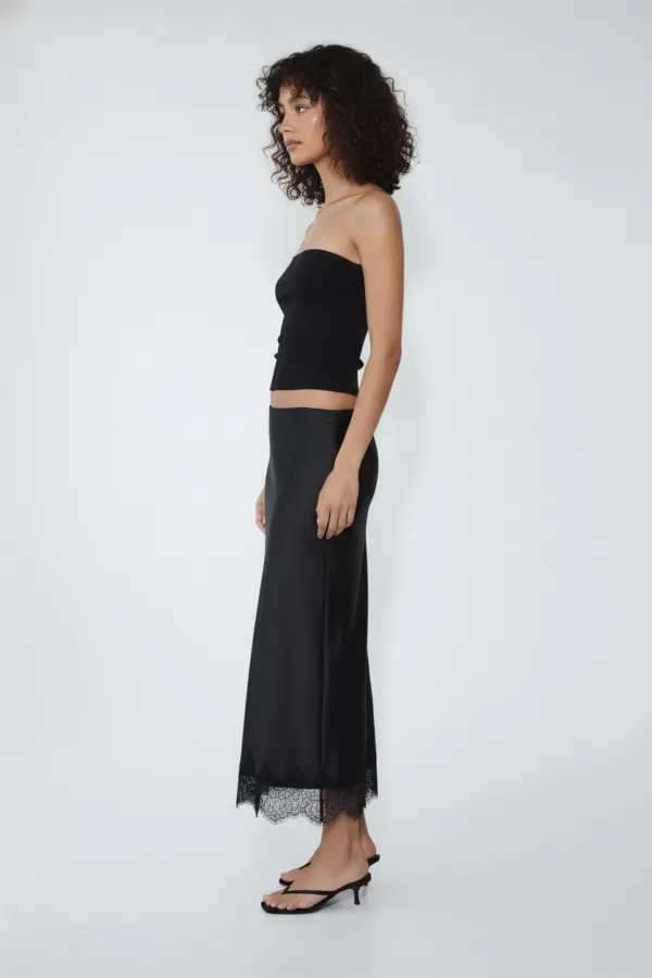 Dantel Detaylı Siyah Saten Etek