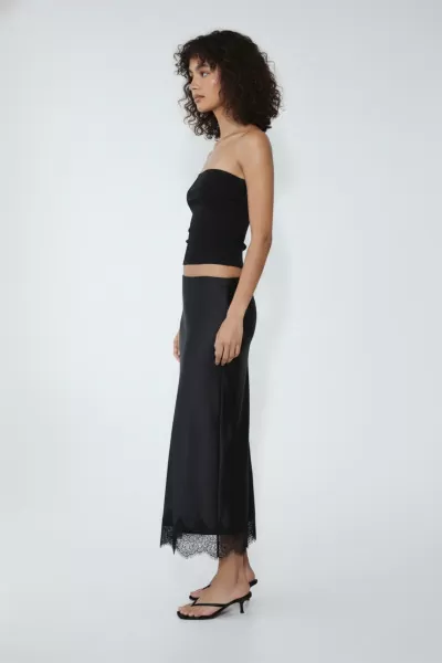 Dantel Detaylı Siyah Saten Etek