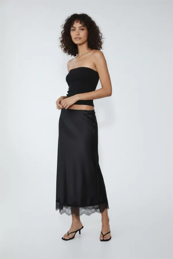 Dantel Detaylı Siyah Saten Etek