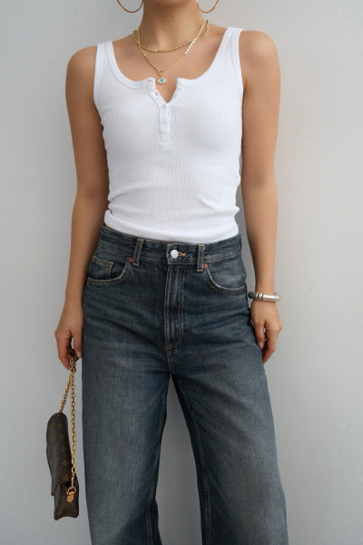 Düğmeli Beyaz Örme Kadın Atlet