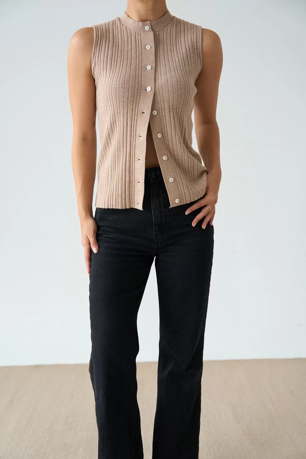 Düğmeli Camel Triko Yelek Bluz