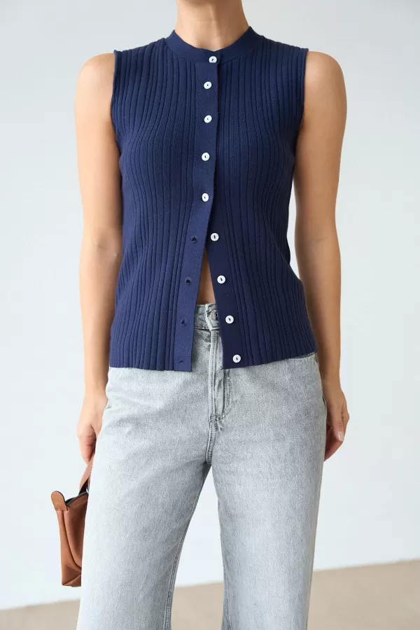 Düğmeli Lacivert Triko Yelek Bluz