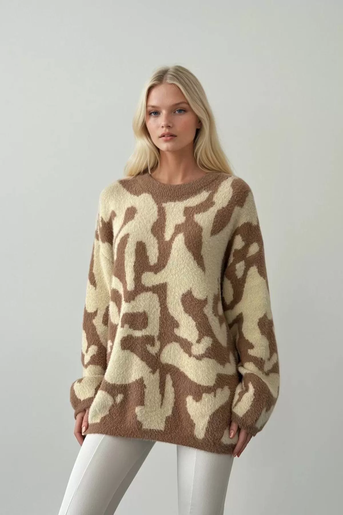 Ekru Kahve Soyut Desenli Triko Kadın Kazak