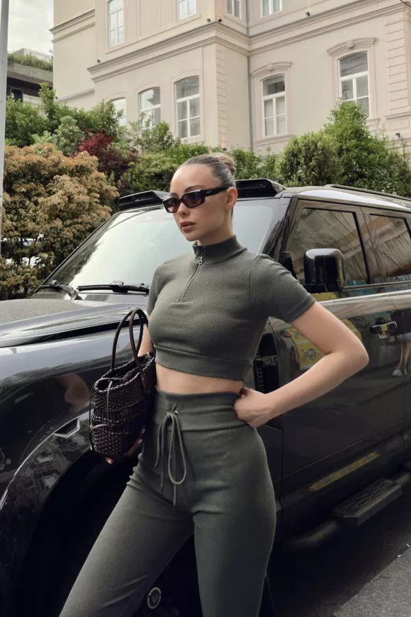 Fermuarlı Koyu Yeşil Kaşkorse Crop Bluz Pantolon Takım