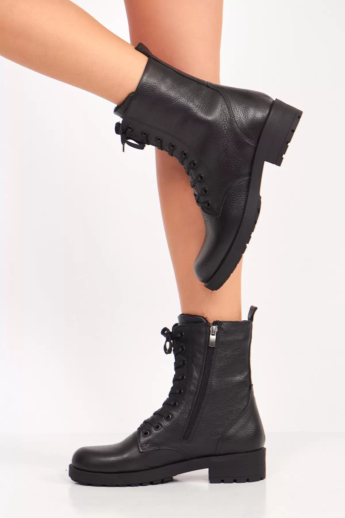 Fermuarlı Siyah Deri Kadın Bot