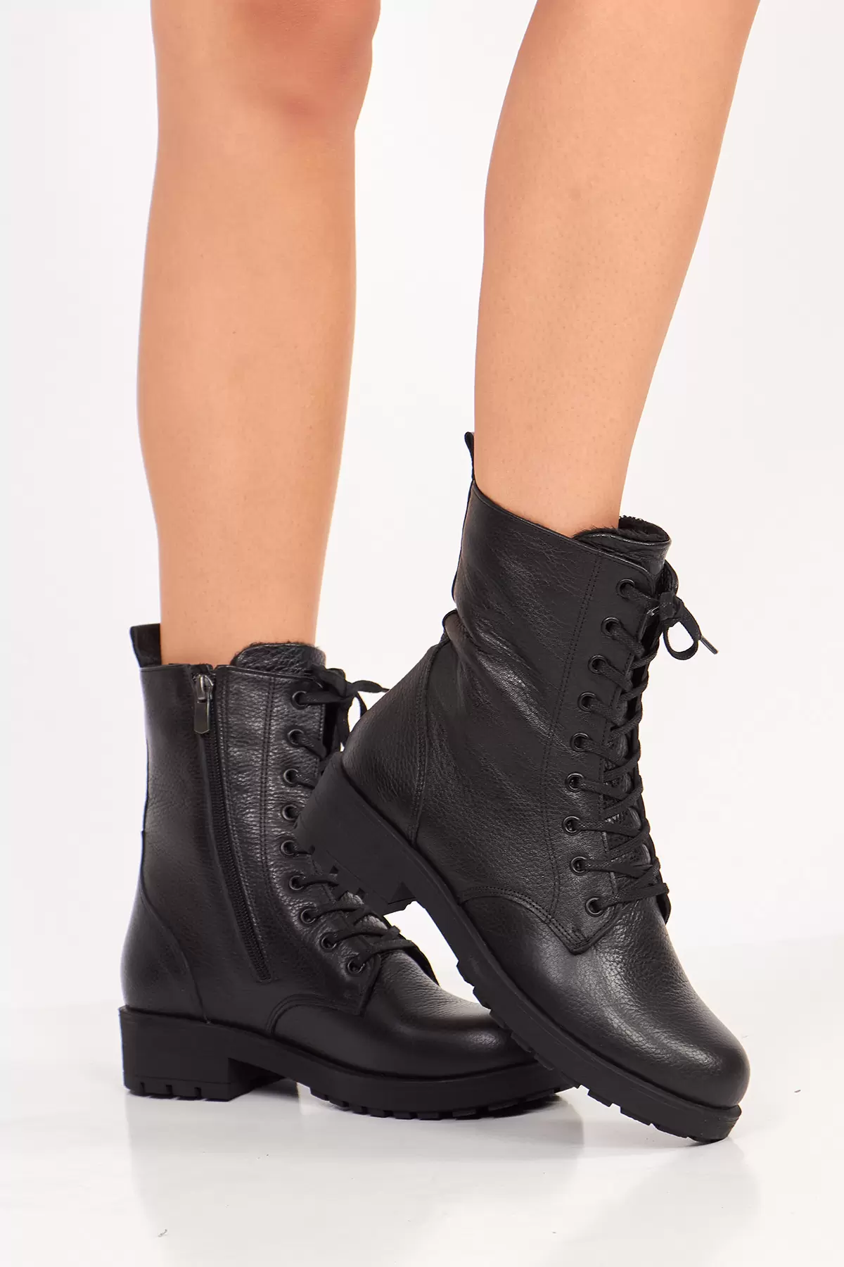 Fermuarlı Siyah Deri Kadın Bot