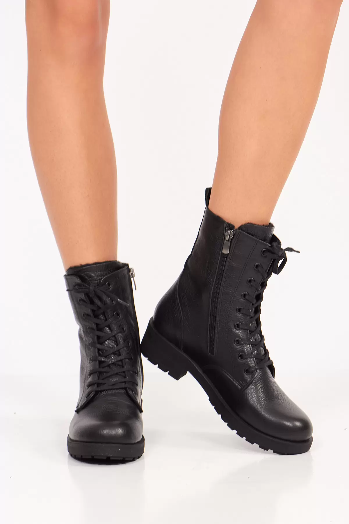 Fermuarlı Siyah Deri Kadın Bot