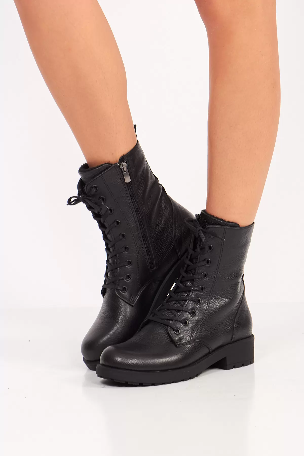 Fermuarlı Siyah Deri Kadın Bot