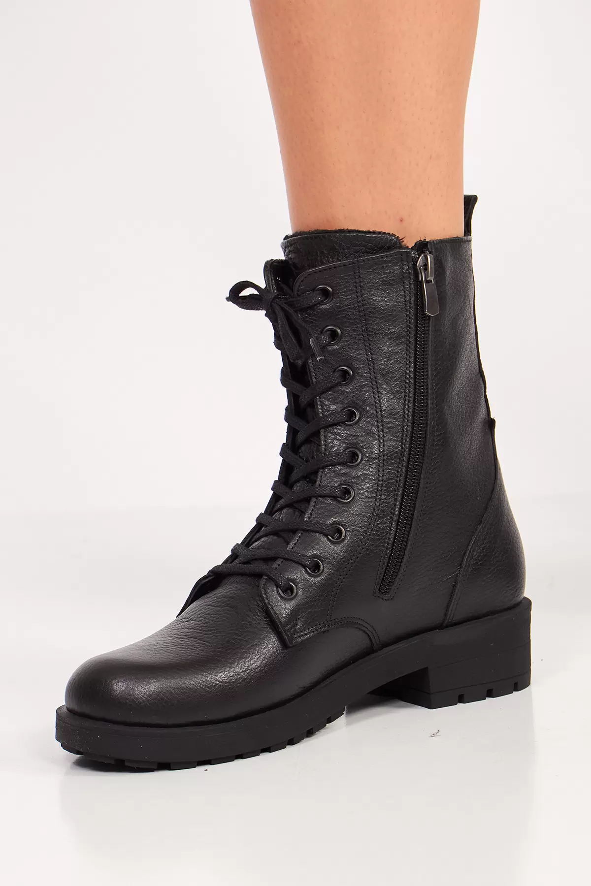 Fermuarlı Siyah Deri Kadın Bot