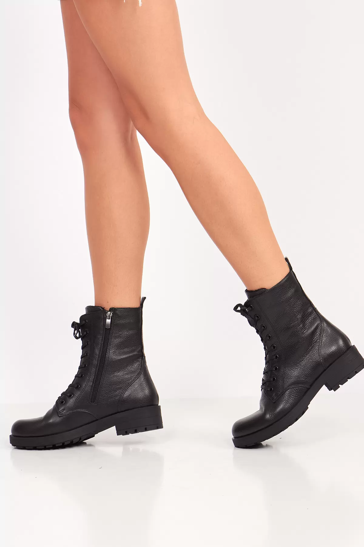 Fermuarlı Siyah Deri Kadın Bot