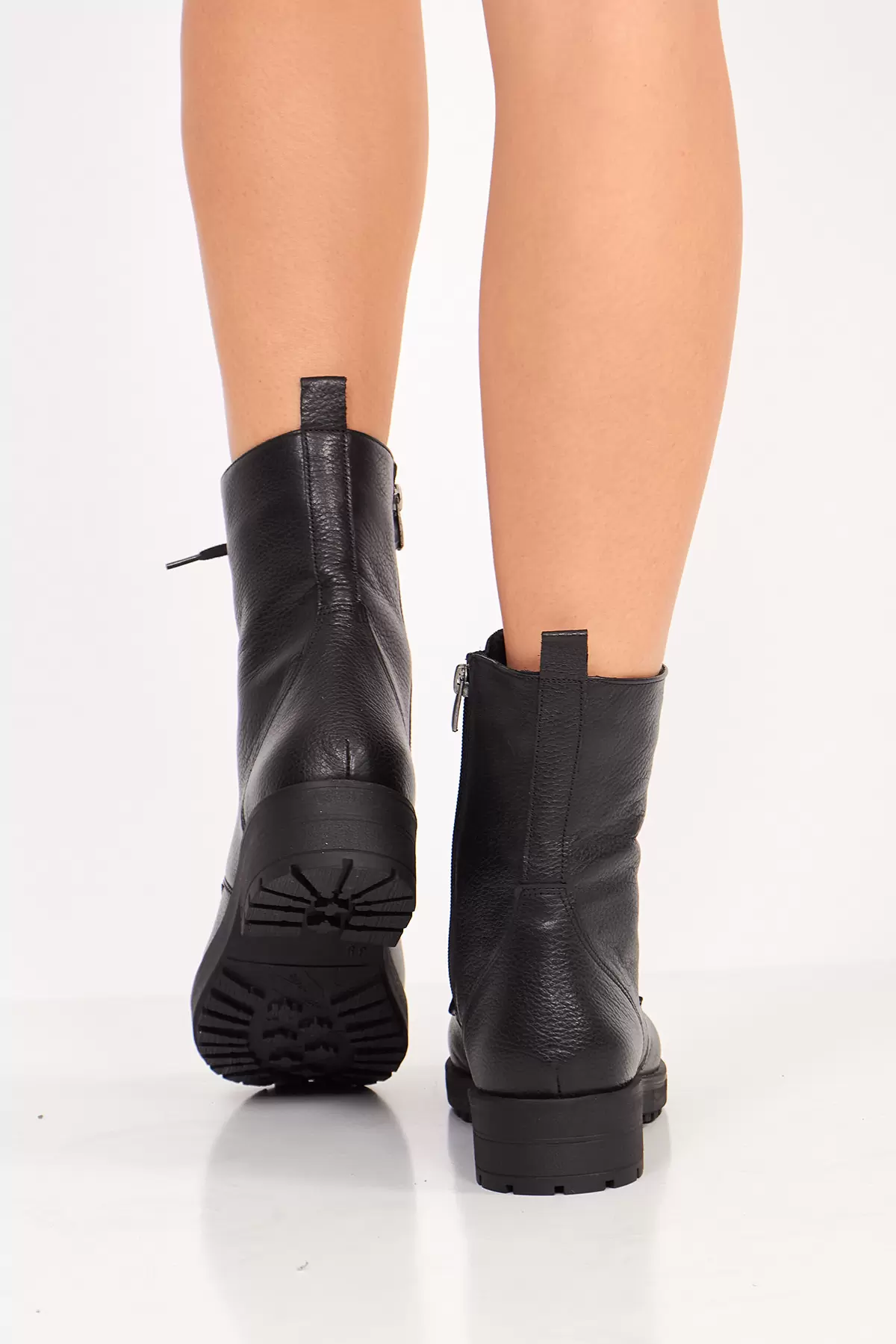 Fermuarlı Siyah Deri Kadın Bot