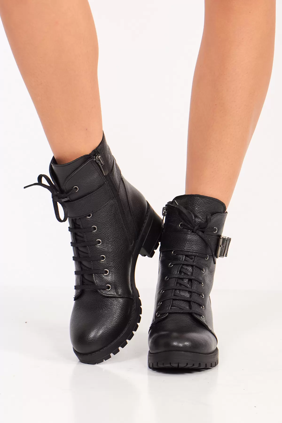 Fermuarlı Siyah Deri Kadın Bot