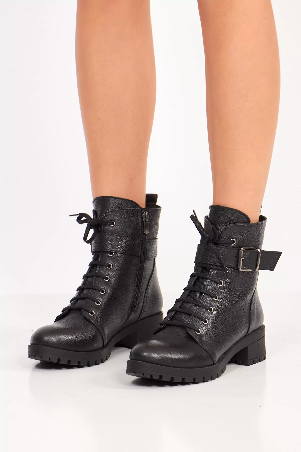 Fermuarlı Siyah Deri Kadın Bot