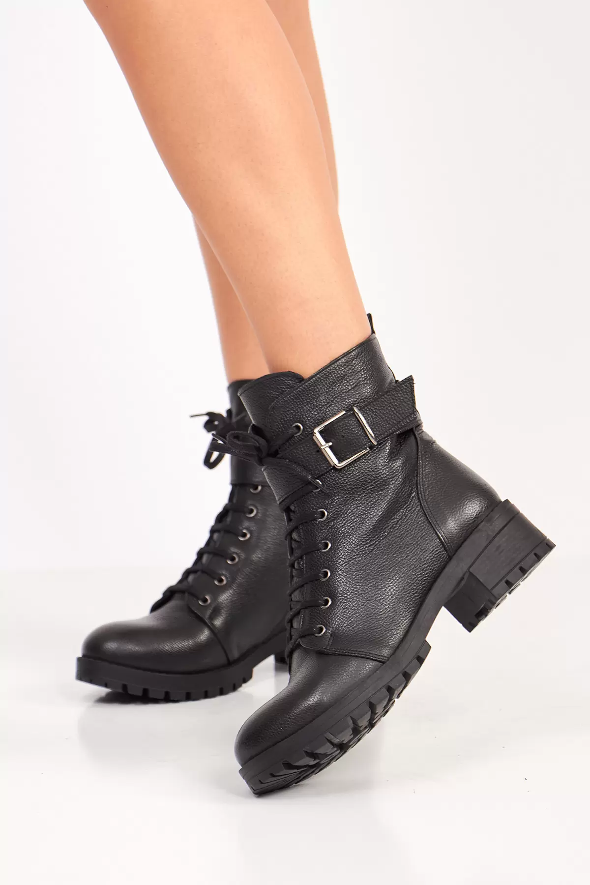 Fermuarlı Siyah Deri Kadın Bot