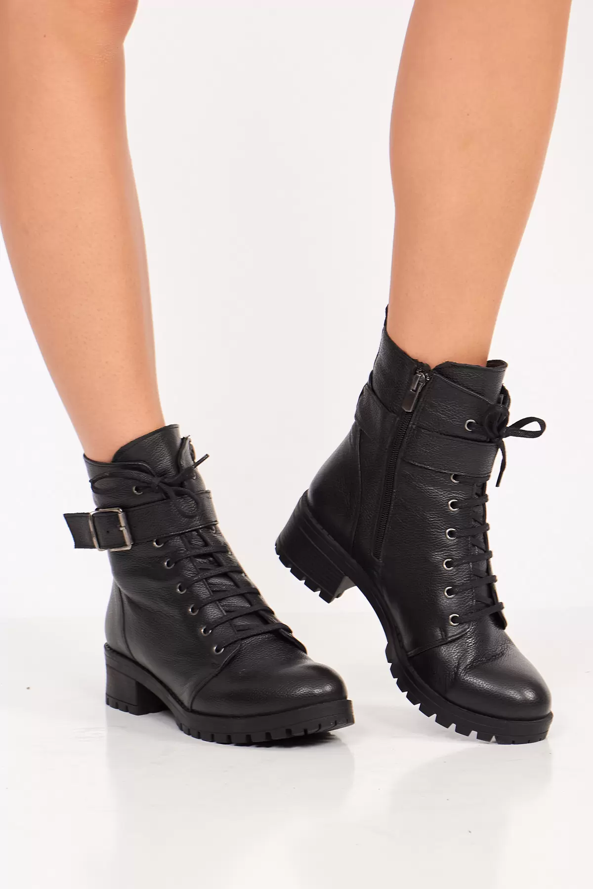 Fermuarlı Siyah Deri Kadın Bot