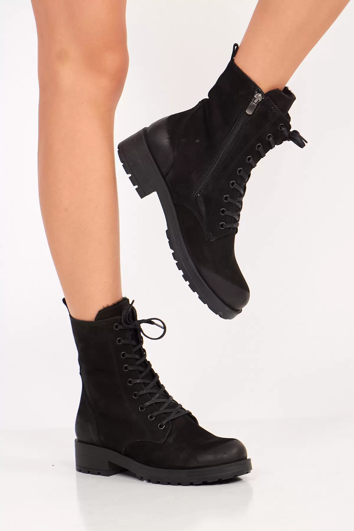 Fermuarlı Siyah Deri Kadın Bot