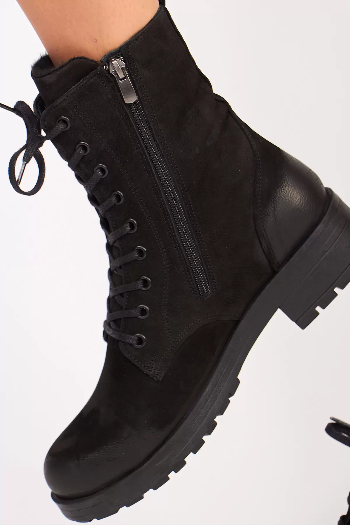 Fermuarlı Siyah Deri Kadın Bot