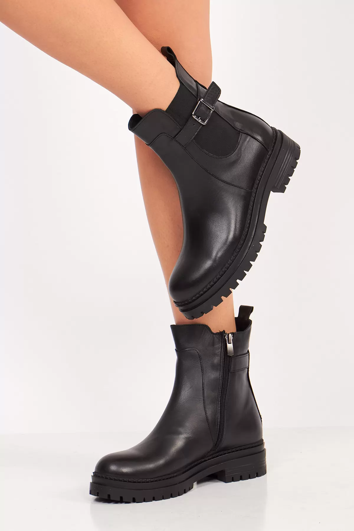 Fermuarlı Siyah Deri Kadın Bot