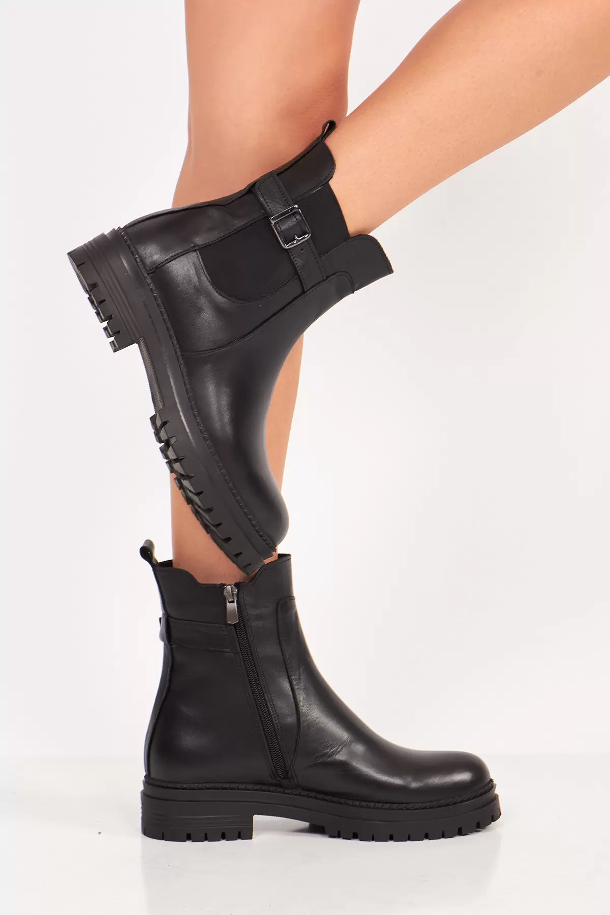 Fermuarlı Siyah Deri Kadın Bot