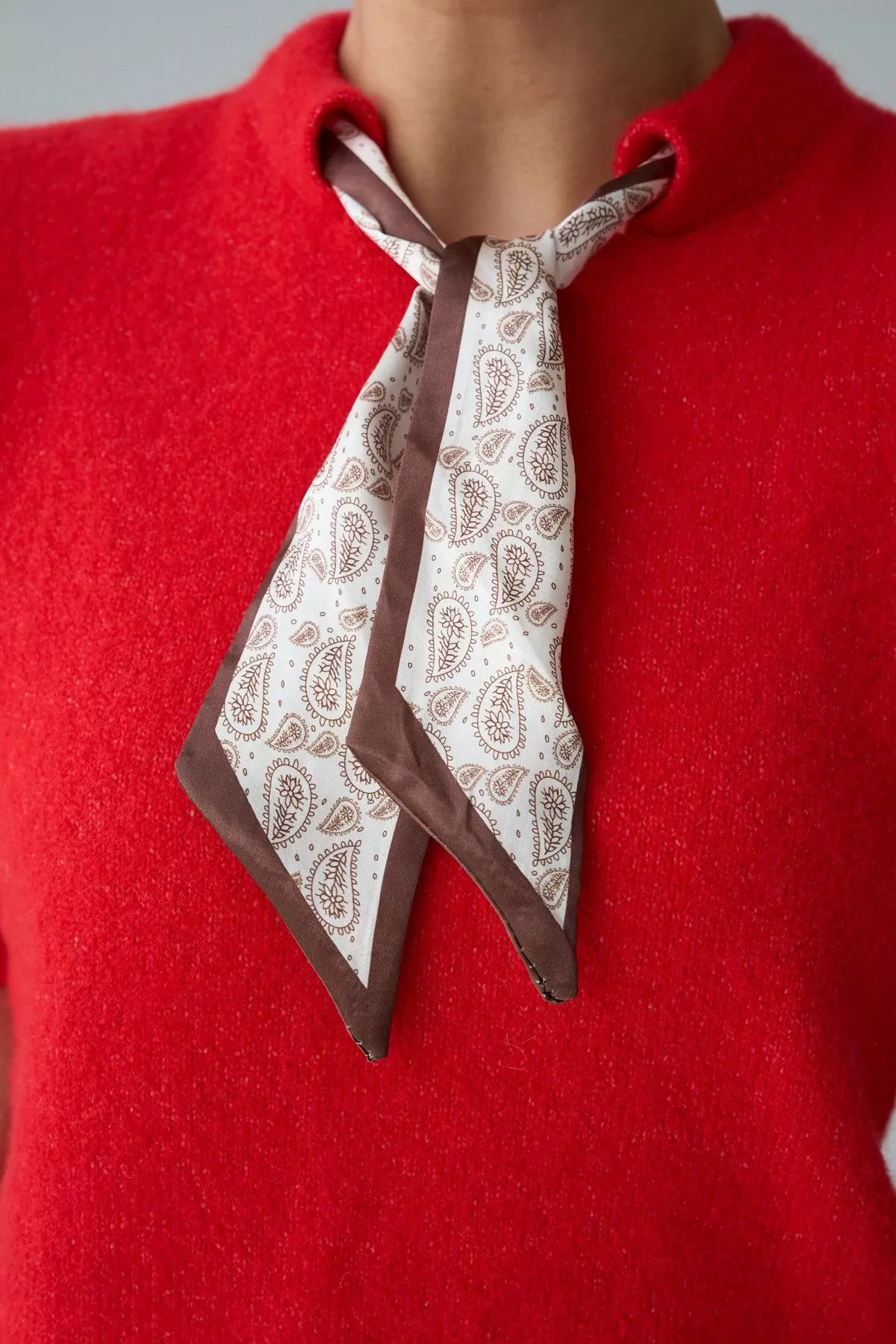 Fular Detaylı Kısa Kollu Kırmızı Yünlü Kadın Kazak