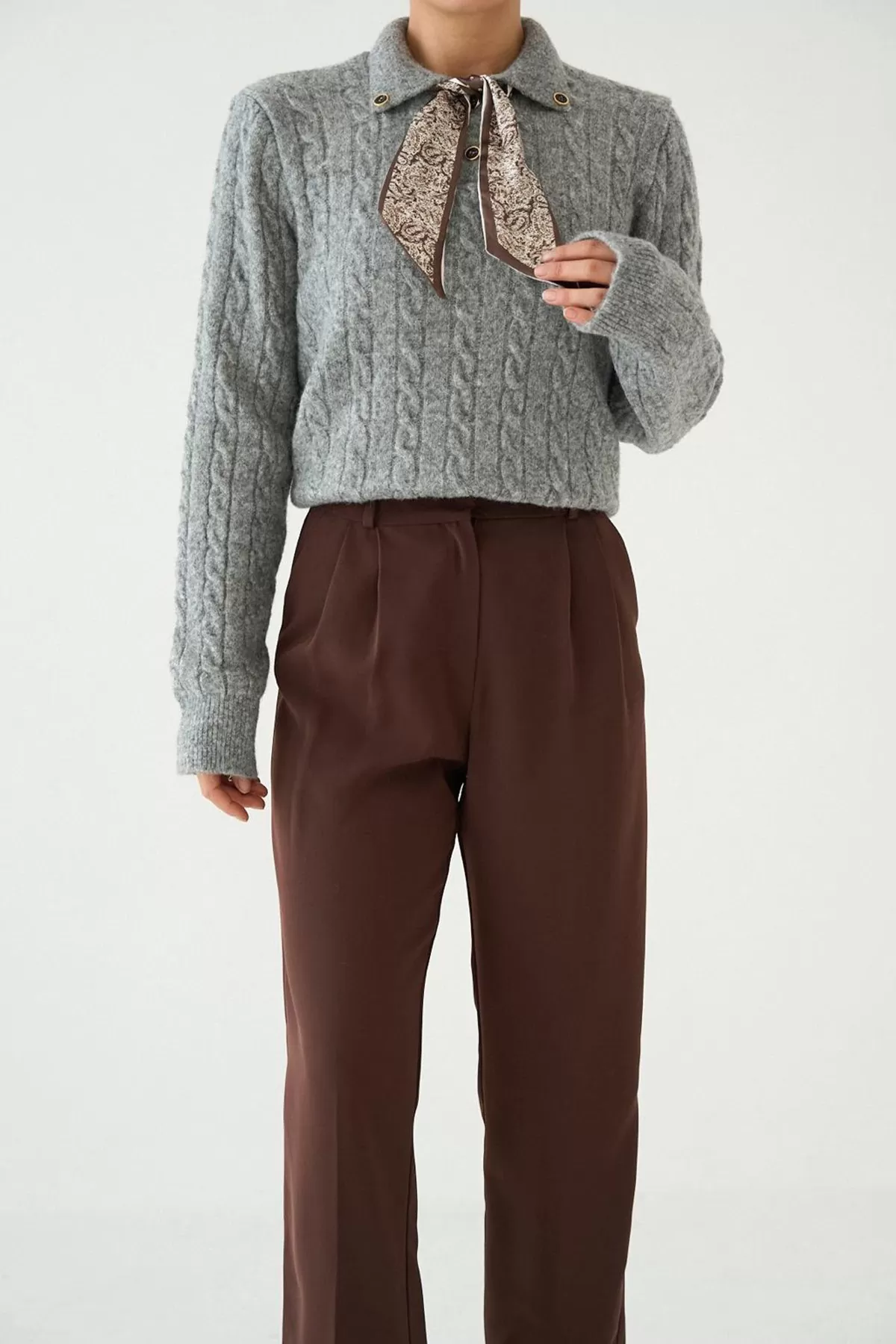 Fular Detaylı Uzun Kollu Gri Triko Kadın Kazak