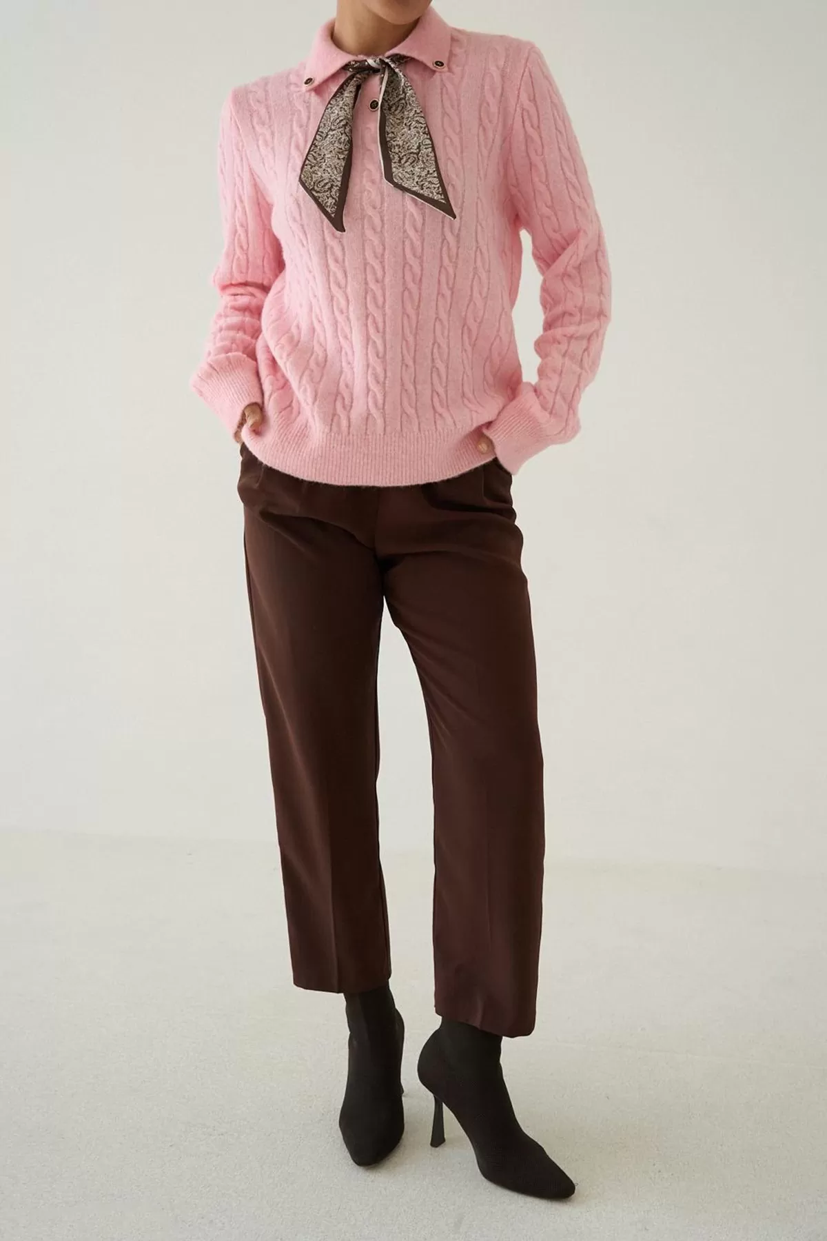 Fular Detaylı Uzun Kollu Pembe Triko Kadın Kazak