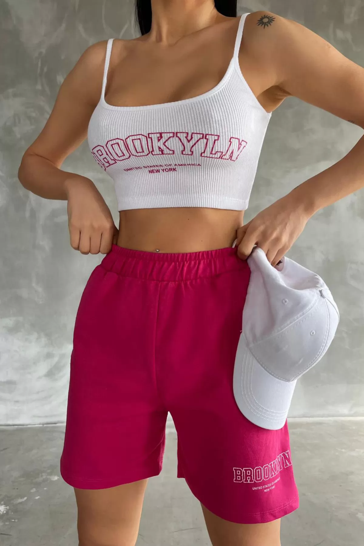 Fuşya Beyaz Şort Askılı Crop Kadın Alt Üst Takım