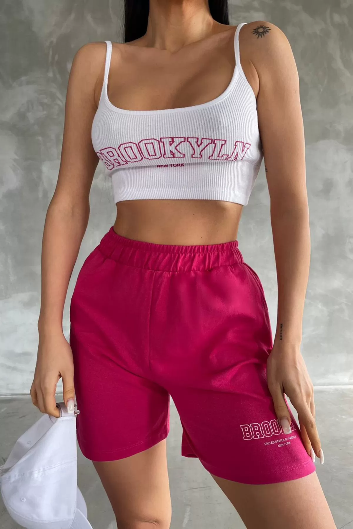 Fuşya Beyaz Şort Askılı Crop Kadın Alt Üst Takım