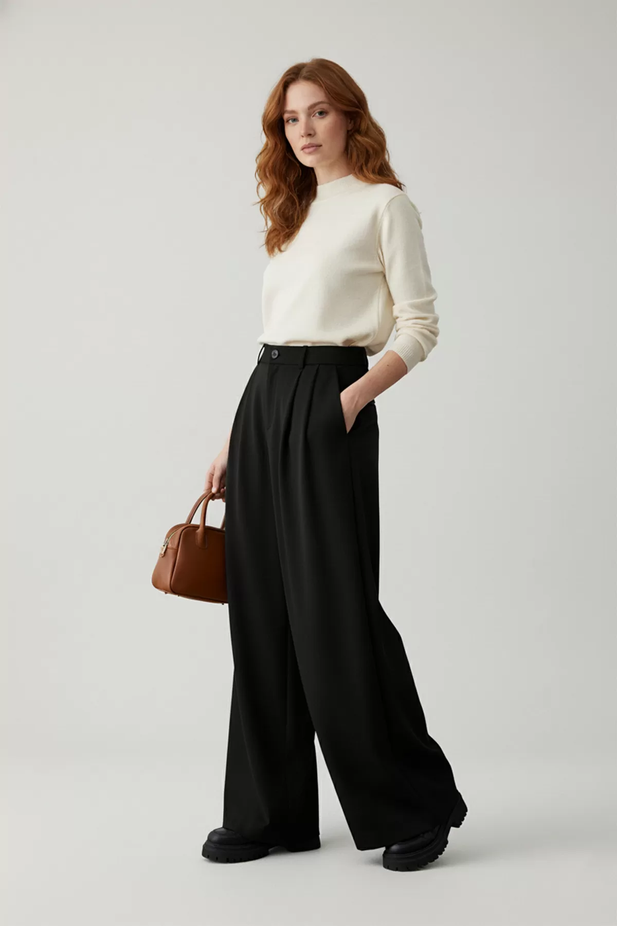 Geniş Paça Siyah Kumaş Kadın Pantolon