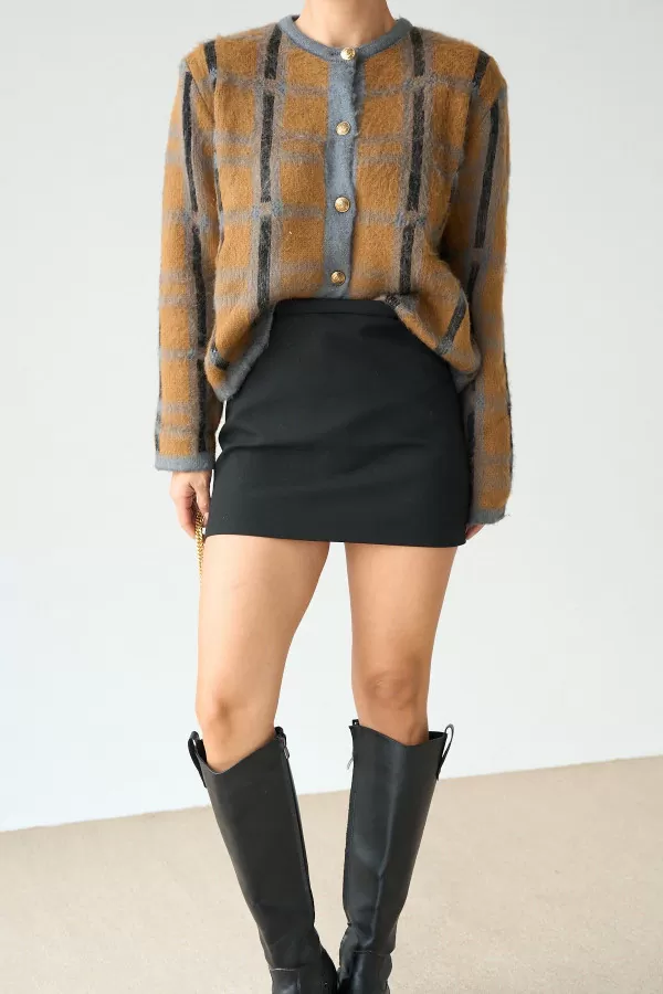 Gold Düğmeli Kareli Camel Yünlü Kadın Hırka